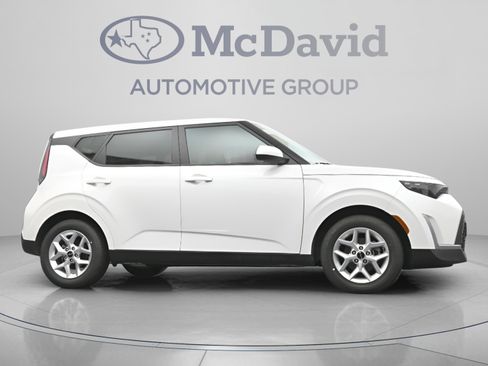 Used 2025 Kia Soul LX FWD image 32