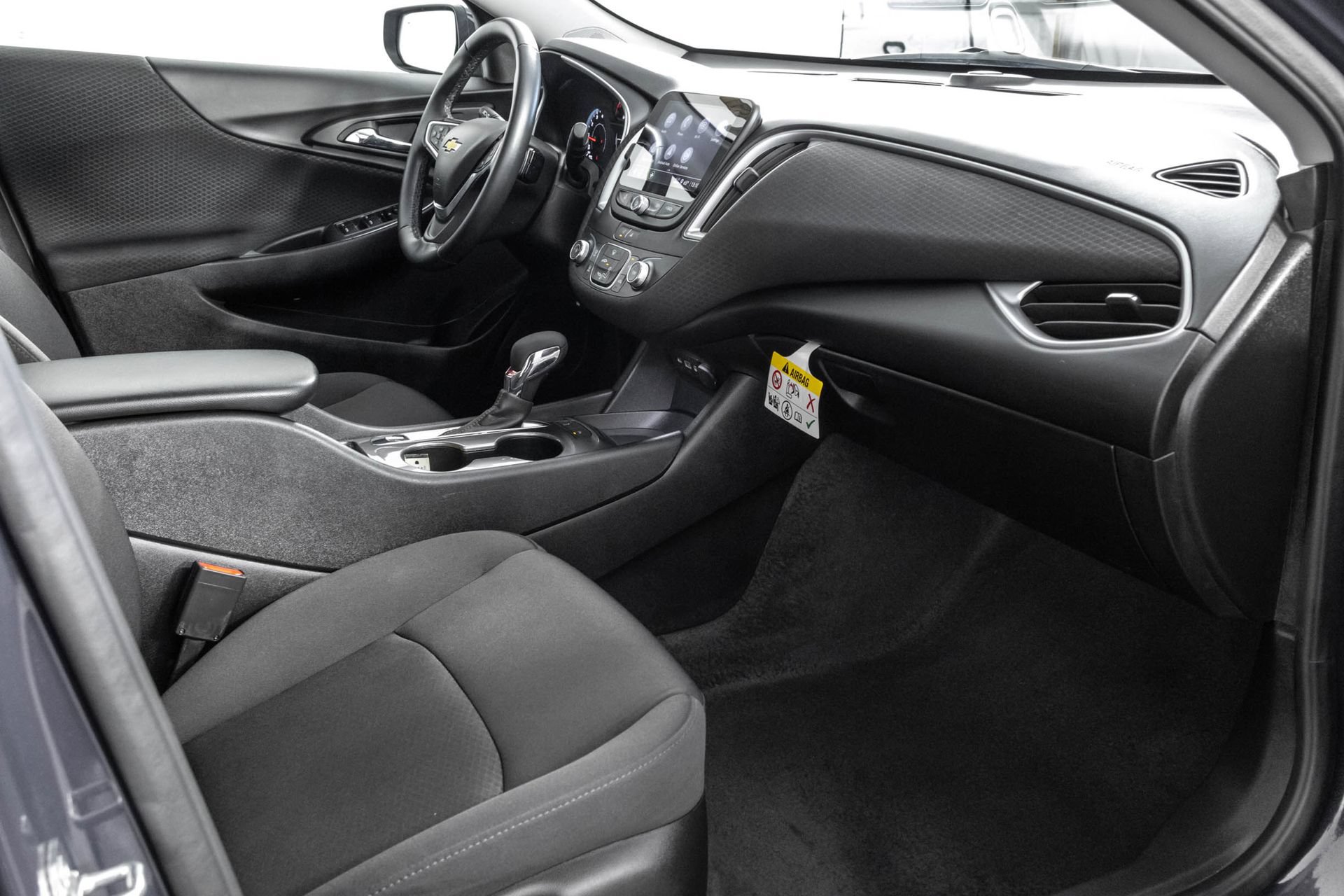 Used 2025 Chevrolet Malibu RS FWD image 40