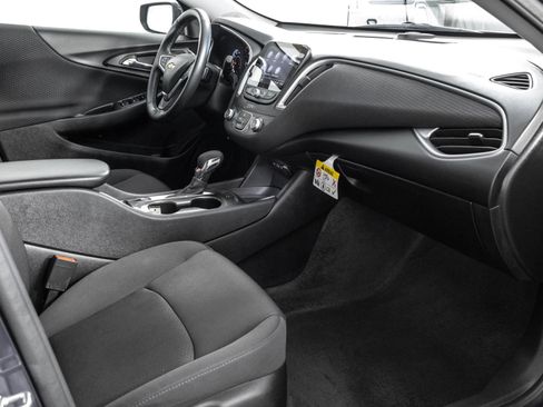 Used 2025 Chevrolet Malibu RS FWD image 40