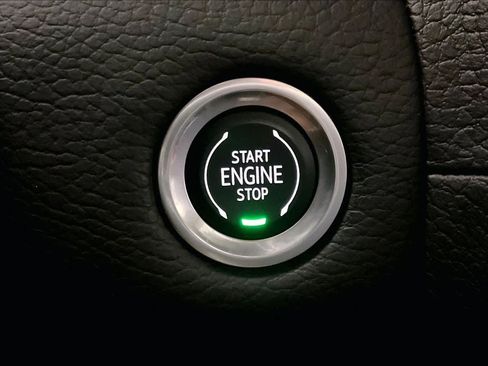 Used 2021 GMC Yukon Denali w/ Denali Premium Package RWD image 32