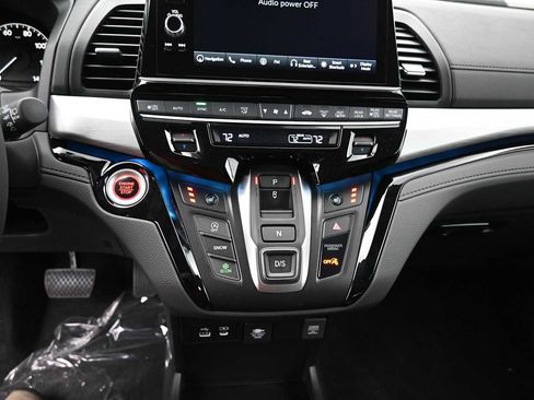 New 2026 Honda Odyssey Touring image 9