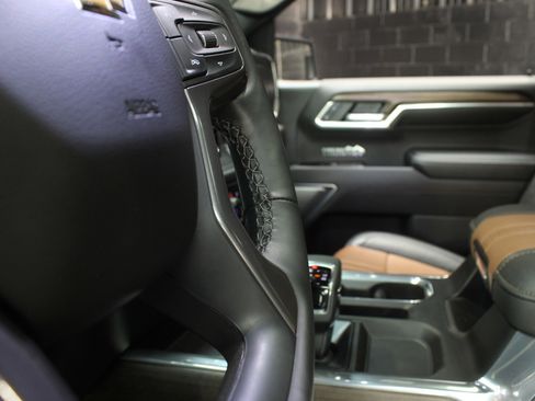 Used 2025 Chevrolet Silverado 1500 High Country w/ High Country Premium Package AWD/4WD image 38