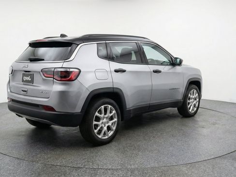 Used 2025 Jeep Compass Limited AWD/4WD image 9