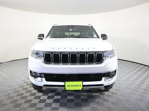 Used 2024 Jeep Wagoneer L Series III w/ Flexible Seating Group AWD/4WD image 10