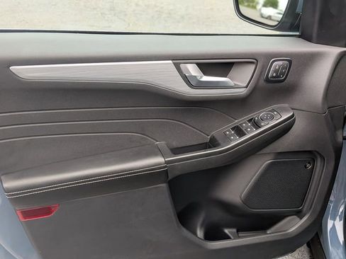 Used 2025 Ford Escape SE w/ PHEV Premium Package FWD image 14