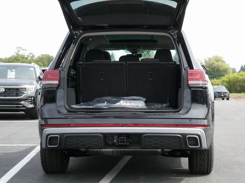 New 2025 Volkswagen Atlas Peak Edition SE image 24