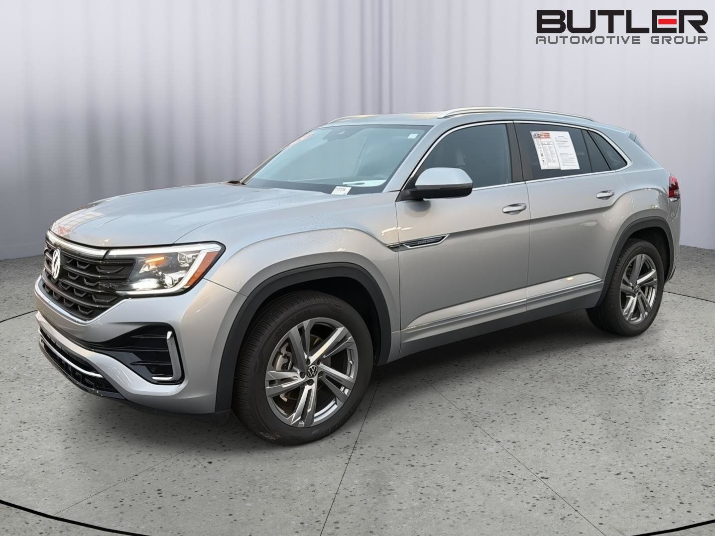 Used 2024 Volkswagen Atlas Cross Sport SEL R-Line AWD/4WD image 2