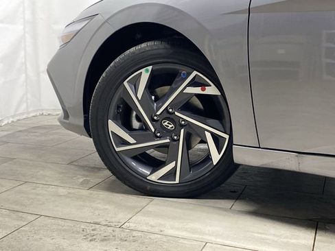 New 2025 Hyundai Elantra Limited image 35