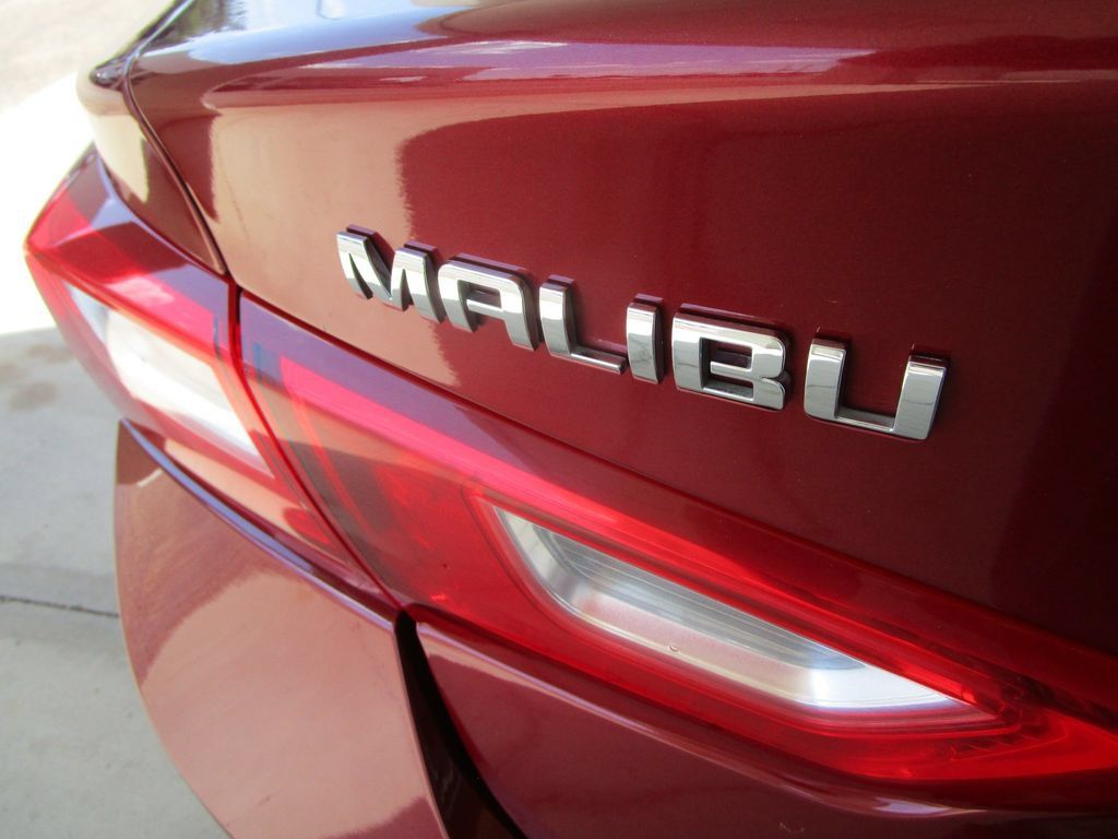 Used 2018 Chevrolet Malibu LT FWD image 14