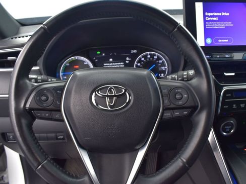 Used 2023 Toyota Venza Nightshade image 13