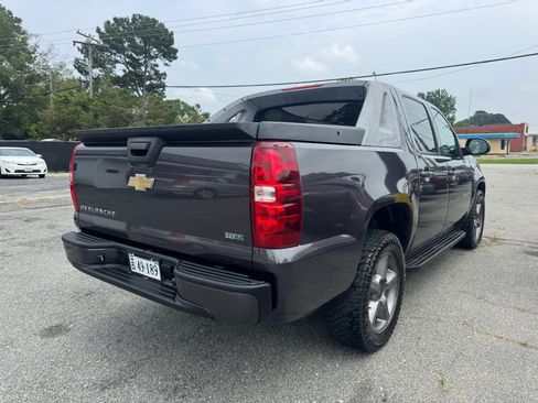 Used 2010 Chevrolet Avalanche LS w/ Interior Plus Package AWD/4WD image 4