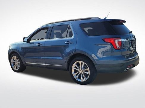 Certified 2018 Ford Explorer XLT w/ Equipment Group 202A image 7