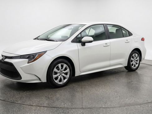Used 2025 Toyota Corolla LE FWD image 3