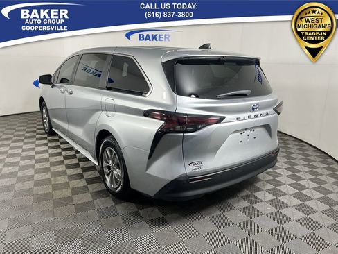 Used 2023 Toyota Sienna XLE image 7