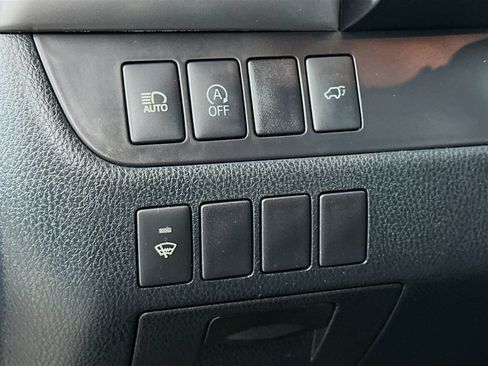 Used 2017 Toyota Highlander Plus AWD/4WD image 10