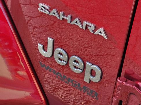 Used 2022 Jeep Wrangler Unlimited Sahara w/ Cold Weather Group image 11