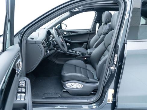 New 2026 Porsche Macan image 17