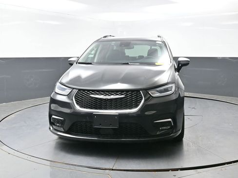 Used 2023 Chrysler Pacifica Limited image 7