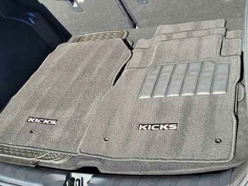 Used 2018 Nissan Kicks S image 18