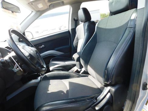 Used 2010 Mitsubishi Outlander SE AWD/4WD image 11