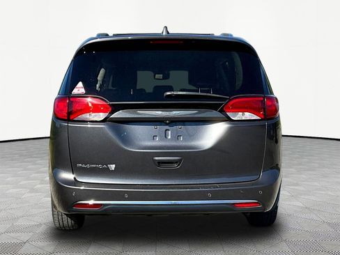 Used 2018 Chrysler Pacifica Touring-L Plus FWD image 5