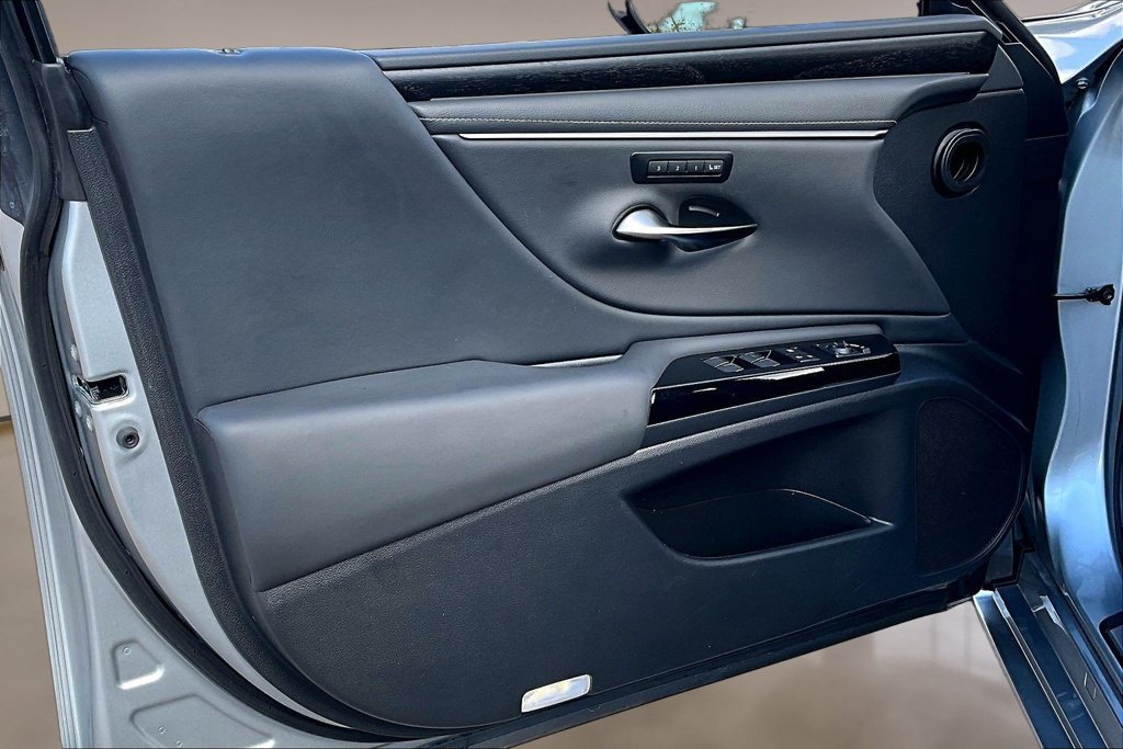 Used 2025 Lexus ES 350 w/ Premium Package FWD image 18