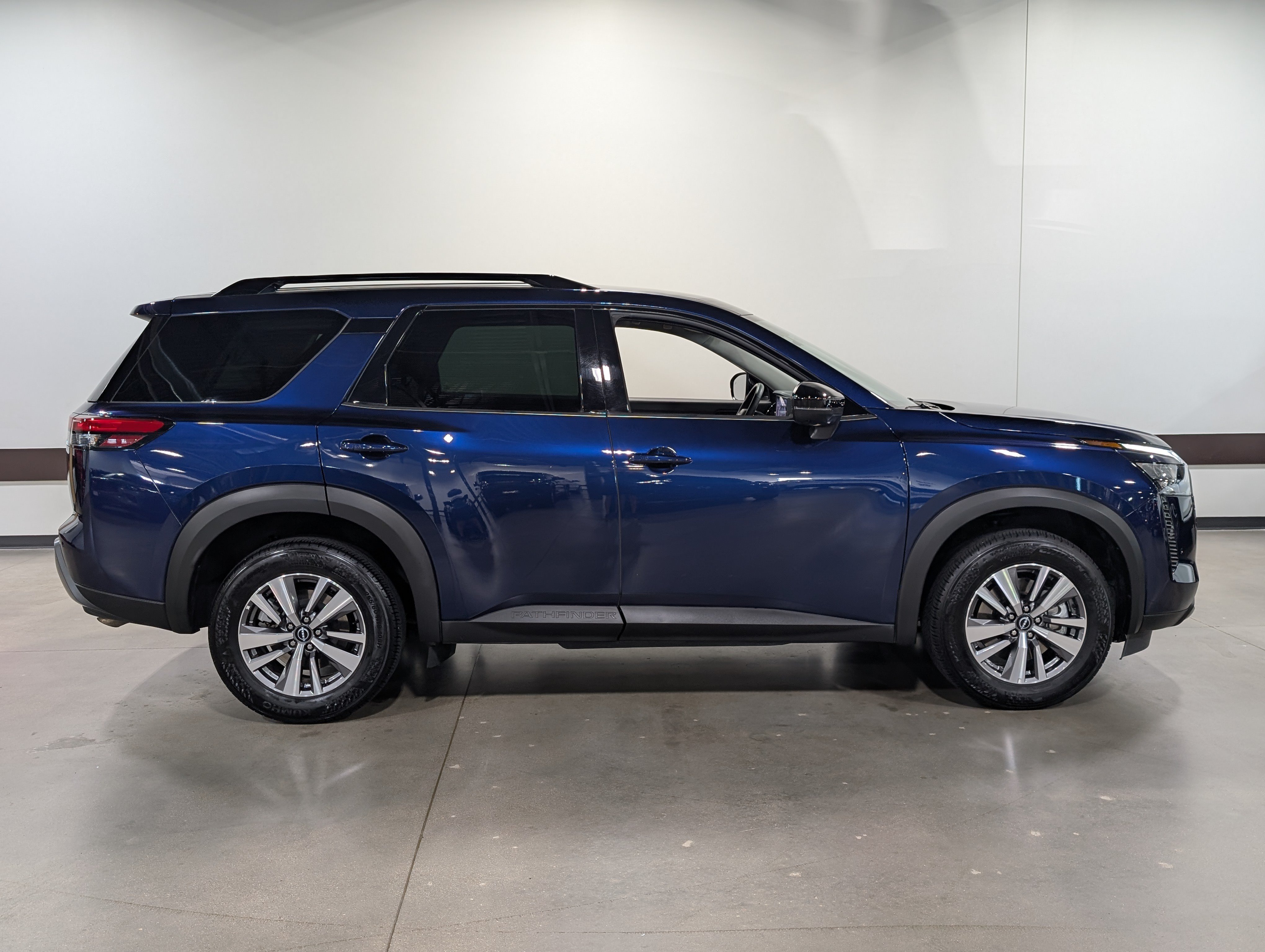 Used 2026 Nissan Pathfinder SL AWD/4WD image 2