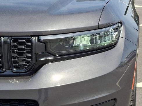 Used 2024 Jeep Grand Cherokee L Altitude image 9