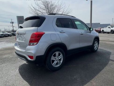 Used 2019 Chevrolet Trax LT w/ LT Convenience Package FWD image 8