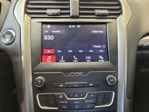 Used 2019 Ford Fusion SE AWD/4WD image 25
