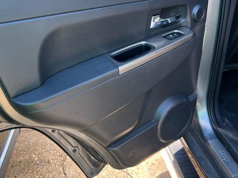 Used 2012 Jeep Liberty Limited Jet w/ Chrome Accents Group image 8