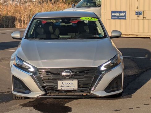 Used 2023 Nissan Altima 2.5 SV image 2