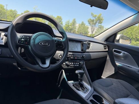 Used 2018 Kia Niro LX FWD image 21