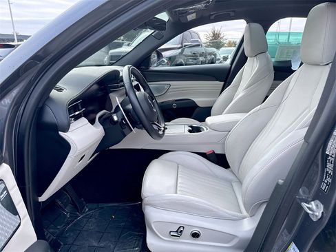 Used 2023 Maserati Grecale Modena image 12