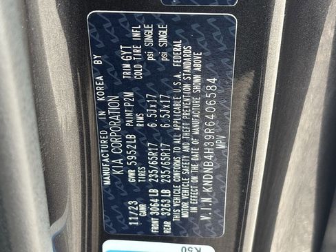 Used 2024 Kia Carnival LX image 35