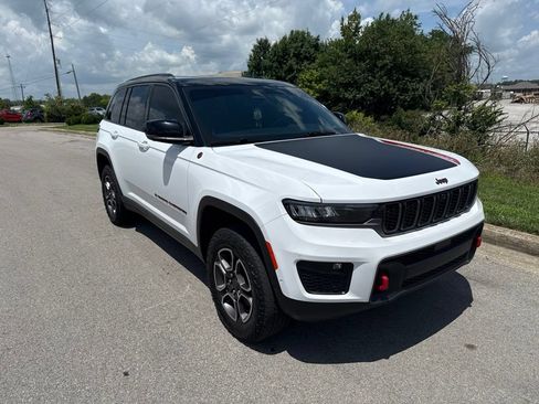 Used 2022 Jeep Grand Cherokee Trailhawk w/ ADV Protech Group II AWD/4WD image 2