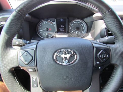 Used 2017 Toyota Tacoma TRD Sport w/ Tow Package (A/T) AWD/4WD image 22