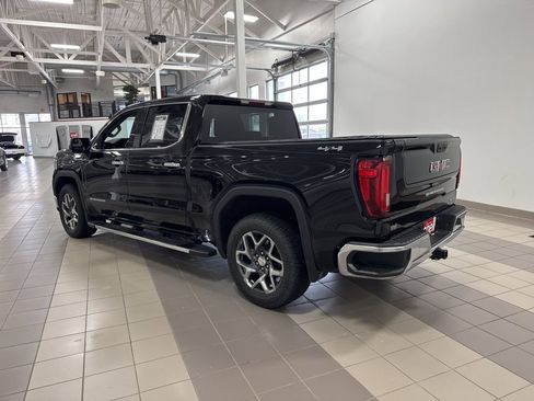Used 2022 GMC Sierra 1500 SLT w/ SLT Premium Package image 3