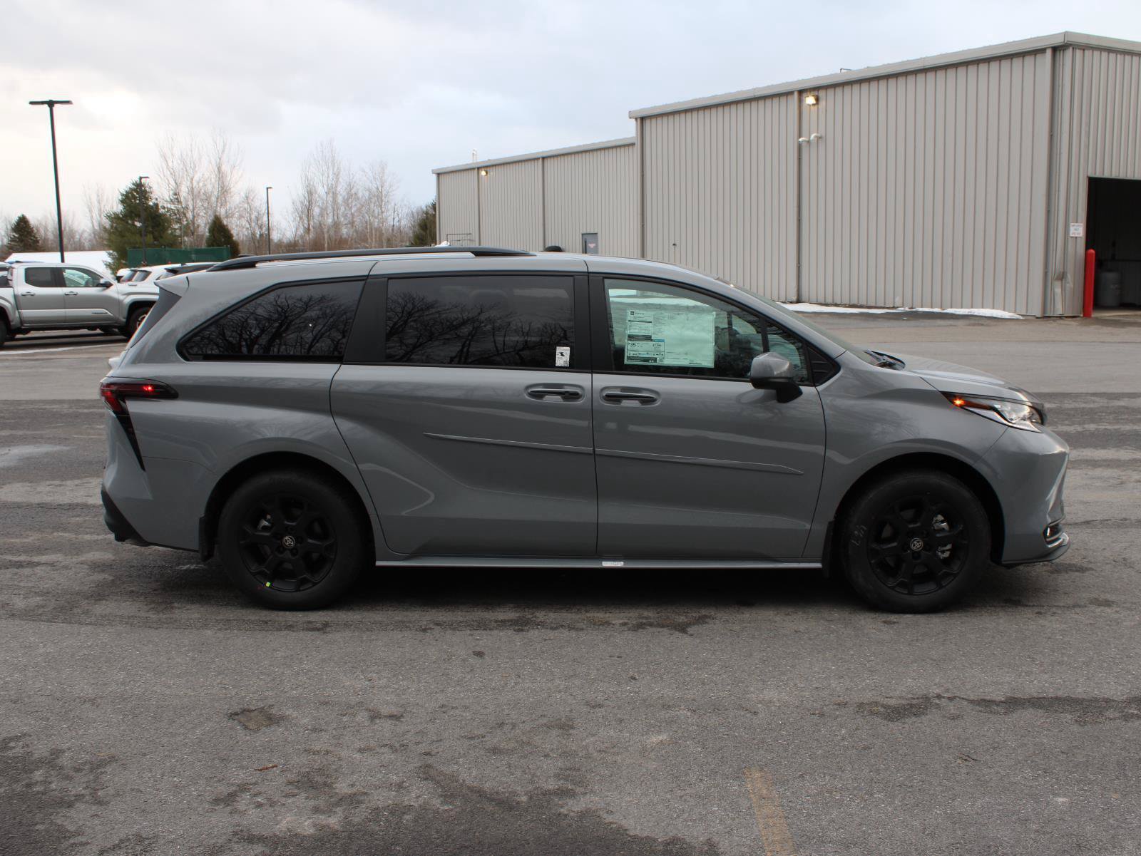 New 2026 Toyota Sienna XLE Woodland Edition AWD/4WD image 4