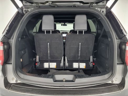 Used 2019 Ford Explorer XLT w/ Equipment Group 202A FWD image 33