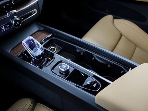 New 2025 Volvo XC60 B5 Ultra w/ Protection Package Premier image 23