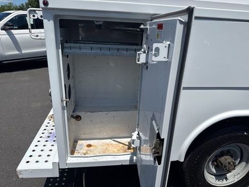 Used 2019 Ford E-350 and Econoline 350 Super Duty w/ Power Windows & Locks Group RWD image 17