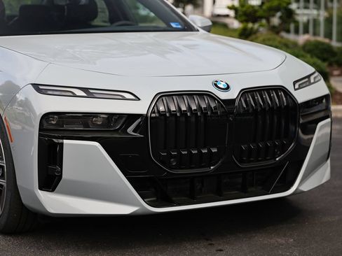 New 2026 BMW i7 xDrive60 AWD/4WD image 2