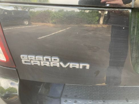 Used 2017 Dodge Grand Caravan SXT image 6