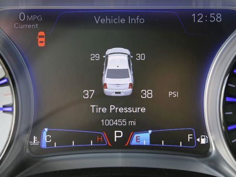 Used 2018 Chrysler 300 S image 33