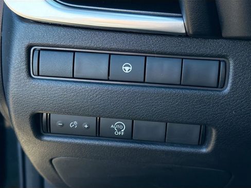 Used 2023 Nissan Rogue SV image 35