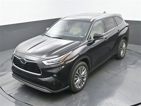 Used 2021 Toyota Highlander Platinum image 16