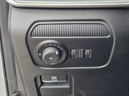 Certified 2025 Jeep Wagoneer L Series II AWD/4WD image 20