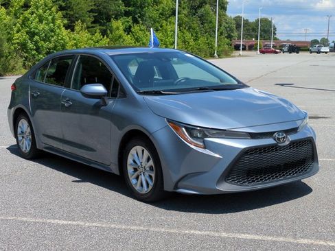 Used 2020 Toyota Corolla LE w/ LE Premium Package FWD image 2