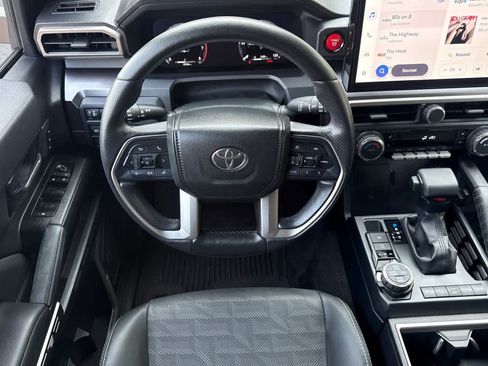 Used 2025 Toyota 4Runner TRD Off-Road Premium AWD/4WD image 16